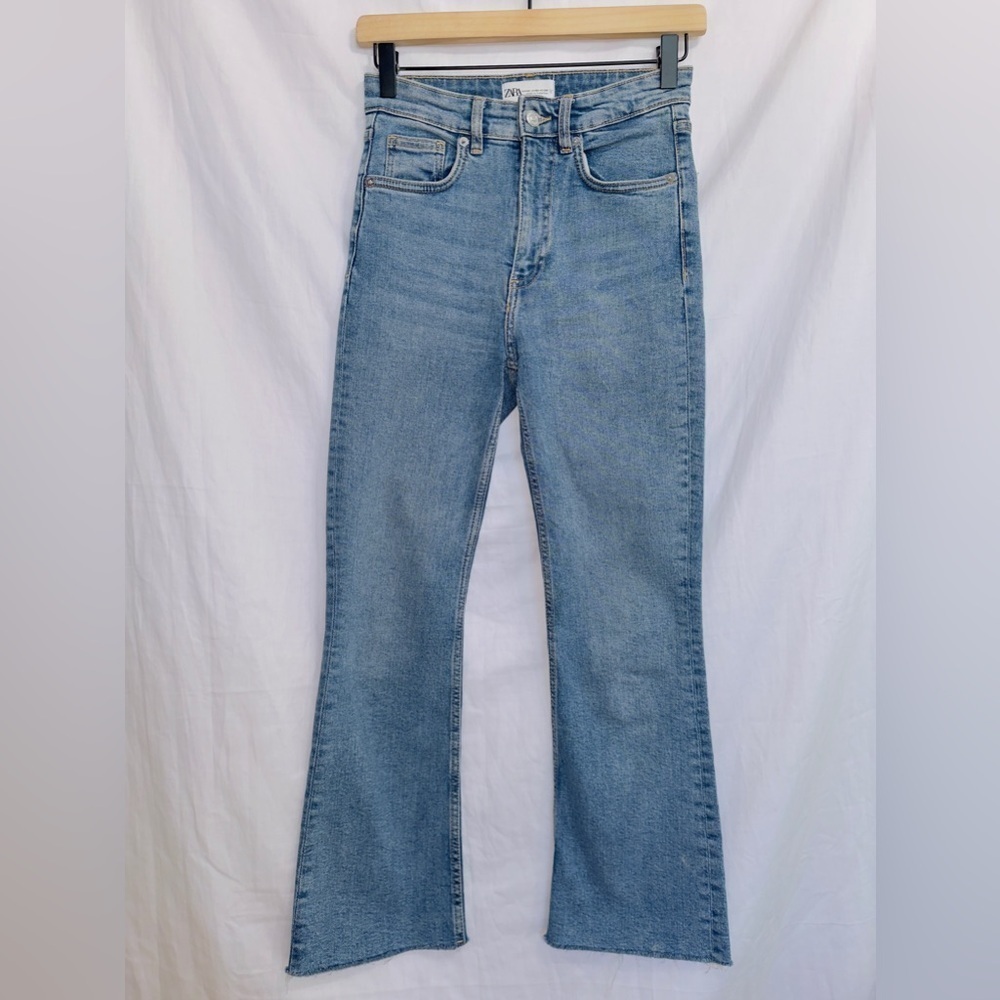 Zara Light Wash Denim High Rise Kick Bootcut Jeans size 2